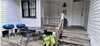 Dauphin Darling 4 Units