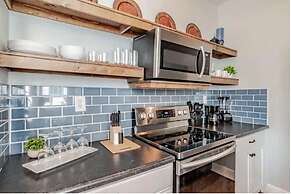 Dauphin Darling 4 Units