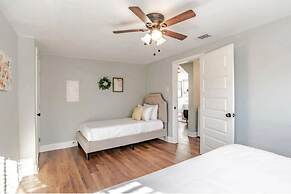 Dauphin Darling 4 Units