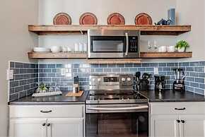 Dauphin Darling 4 Units