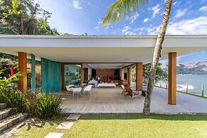 House With Private Beach in Porto Bello Mangaratiba