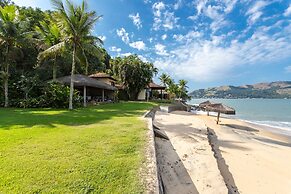 House With Private Beach in Porto Bello Mangaratiba