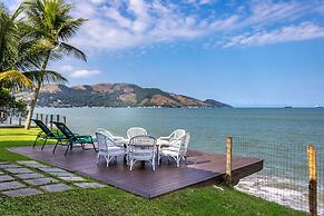 House With Private Beach in Porto Bello Mangaratiba