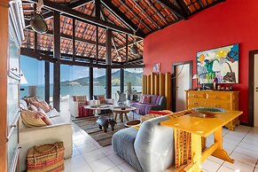 House With Private Beach in Porto Bello Mangaratiba