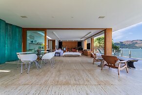 House With Private Beach in Porto Bello Mangaratiba