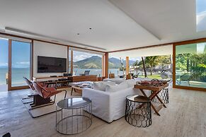 House With Private Beach in Porto Bello Mangaratiba