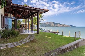 House With Private Beach in Porto Bello Mangaratiba