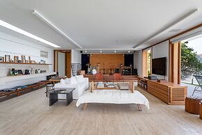 House With Private Beach in Porto Bello Mangaratiba