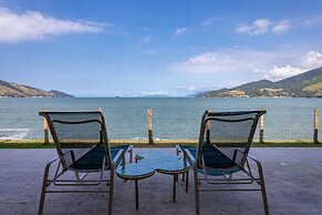 House With Private Beach in Porto Bello Mangaratiba