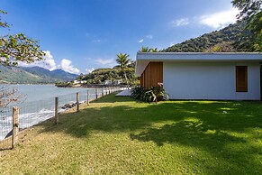 House With Private Beach in Porto Bello Mangaratiba