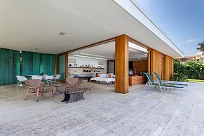 House With Private Beach in Porto Bello Mangaratiba