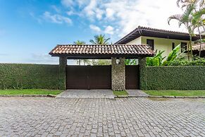 House With Private Beach in Porto Bello Mangaratiba