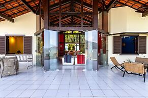 House With Private Beach in Porto Bello Mangaratiba