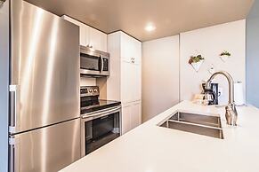 Beautiful One Bedroom Suite - 416