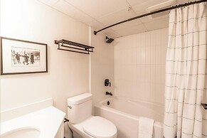 Large Studio in Whistler Village - Unit 611