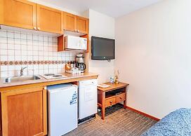 Entire Studio in Whistler Village Resort - Unit 437