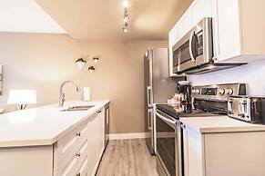 Spacious One Bedroom Suite 406