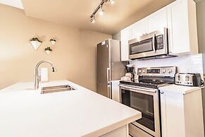 Spacious One Bedroom Suite 406