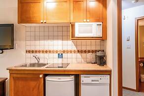 Entire Studio in Whistler Village Resort - Unit 417