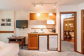 Entire Studio in Whistler Village Resort - Unit 417