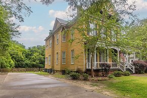 Mansion with Tiny Home Bumblebee Comfort