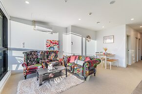 2Br Cbd Gem With City Views