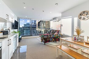 2Br Cbd Gem With City Views