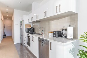 2Br Cbd Gem With City Views