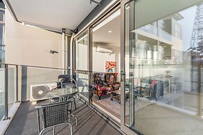 2Br Cbd Gem With City Views
