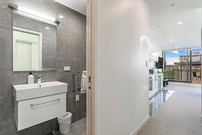 2Br Cbd Gem With City Views