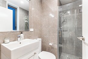 2Br Cbd Gem With City Views