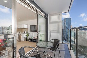 2Br Cbd Gem With City Views