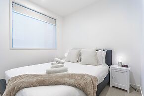 2Br Cbd Gem With City Views