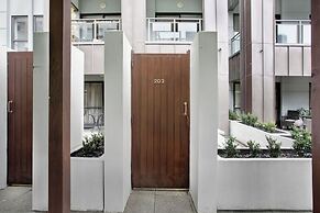 Cozy Studio Retreat In The City