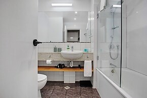 Cozy Studio Retreat In The City