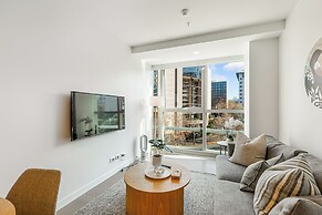 Chic 1Br Apt With Pool And Gym Perks