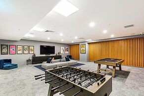 Chic 1Br Apt With Pool And Gym Perks