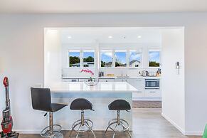Freshly Renovated 3Br Ellerslie Home
