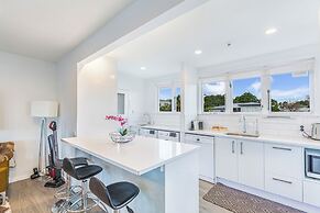 Freshly Renovated 3Br Ellerslie Home