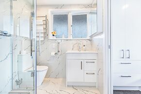 Freshly Renovated 3Br Ellerslie Home