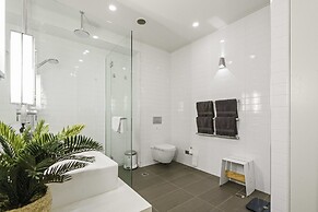 The Queens Retreat - Penthouse On Queen Street