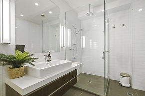 The Queens Retreat - Penthouse On Queen Street