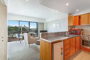 Viaduct Harbour Views w/ Free Parking!