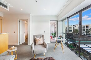 Viaduct Harbour Views w/ Free Parking!