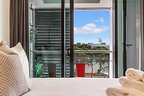 Viaduct Harbour Views w/ Free Parking!