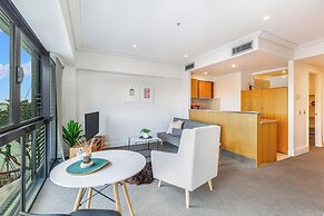 Viaduct Harbour Views w/ Free Parking!