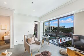 Viaduct Harbour Views w/ Free Parking!