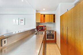 Viaduct Harbour Views w/ Free Parking!