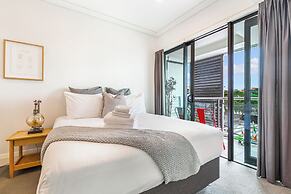 Viaduct Harbour Views w/ Free Parking!