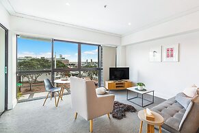 Viaduct Harbour Views w/ Free Parking!